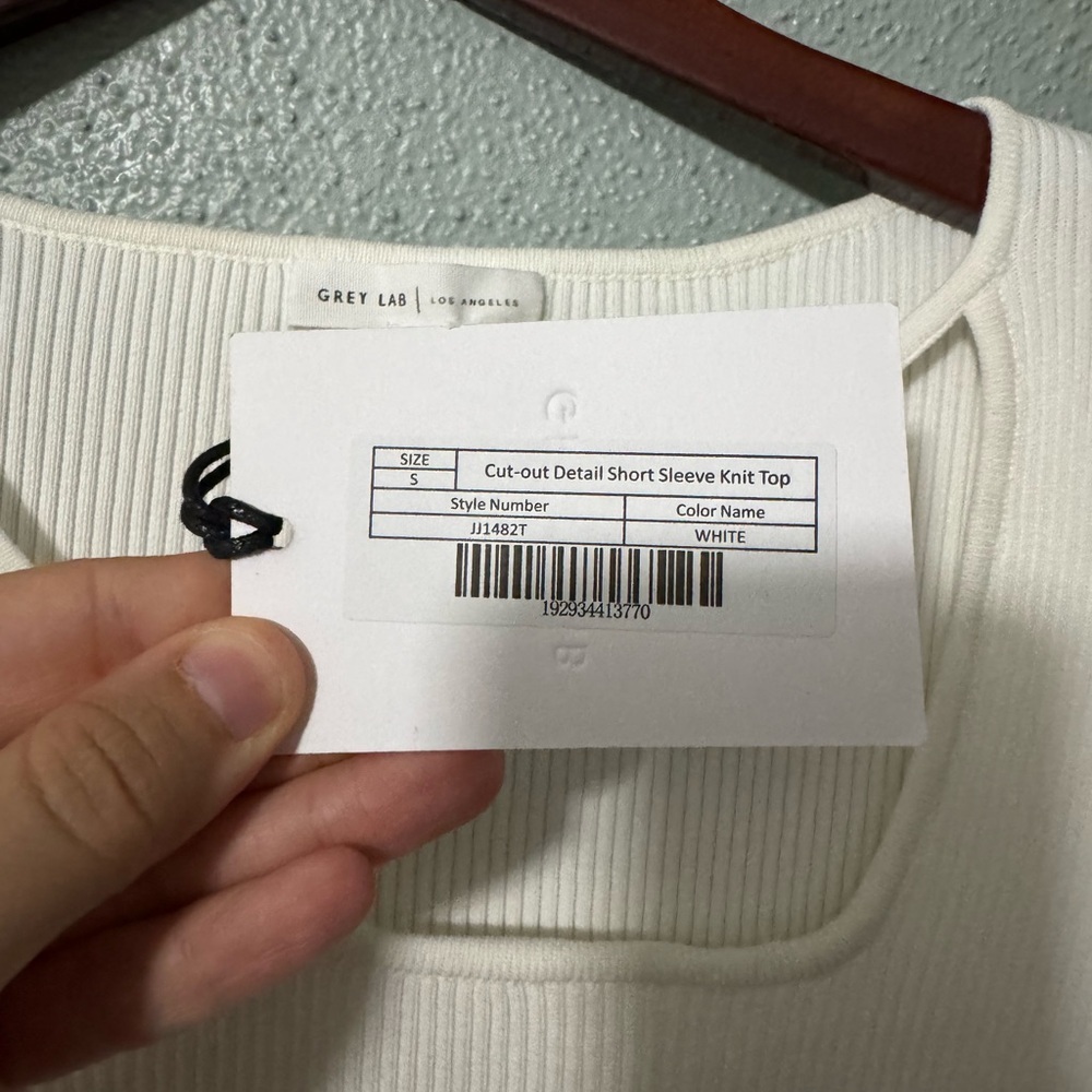 ⚡️Grey Lab Cut-out Short Sleeve Knit Top – Small – NWT - Picture 4 of 4